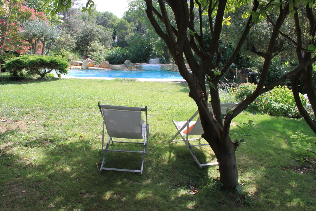 La Bousquatiere Bed and Breakfast Piolenc Exteriör bild