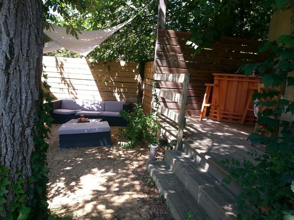 La Bousquatiere Bed and Breakfast Piolenc Exteriör bild