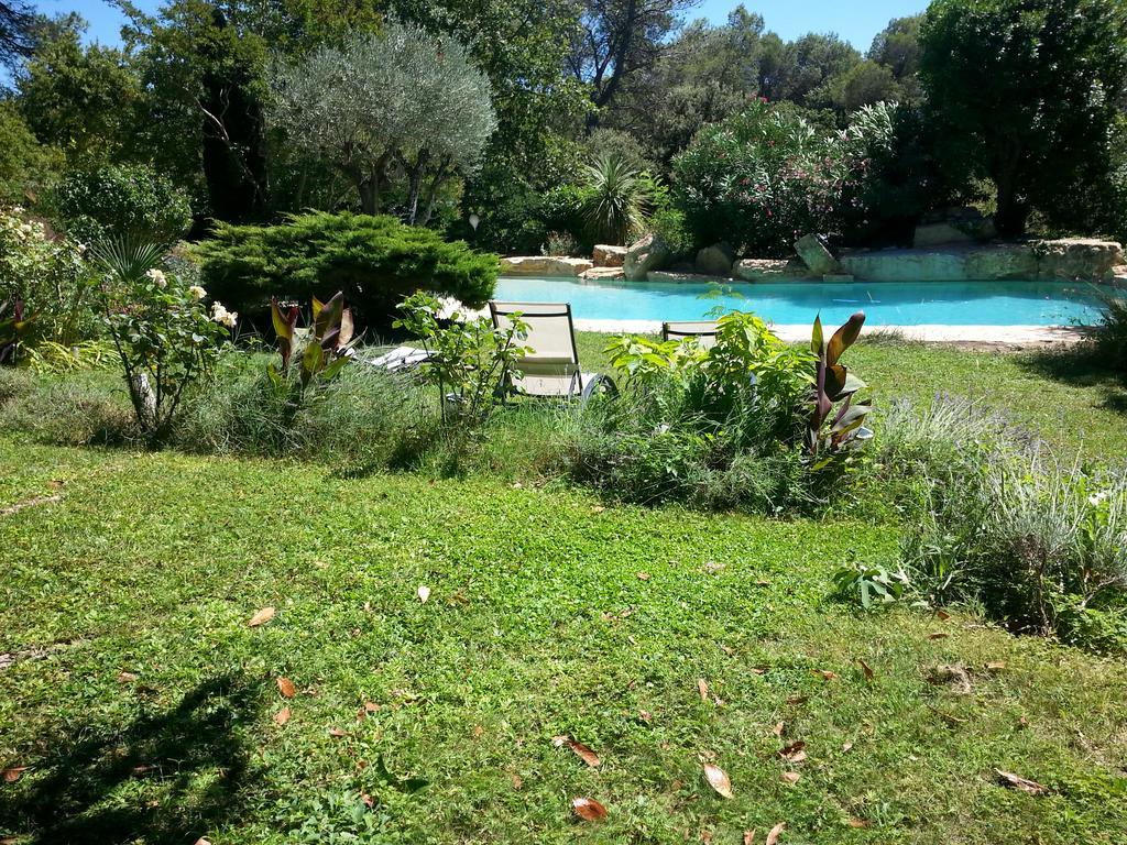 La Bousquatiere Bed and Breakfast Piolenc Exteriör bild